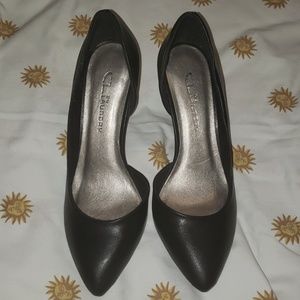 Women's black pumps